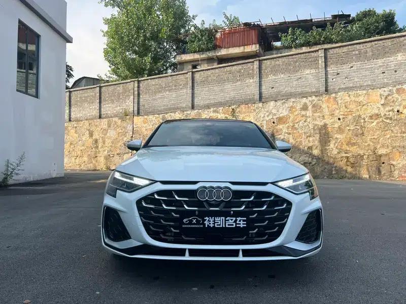 Audi A3 2026 Sportback 35 TFSI Flying Spur Luxury Edition — миниатюра 2