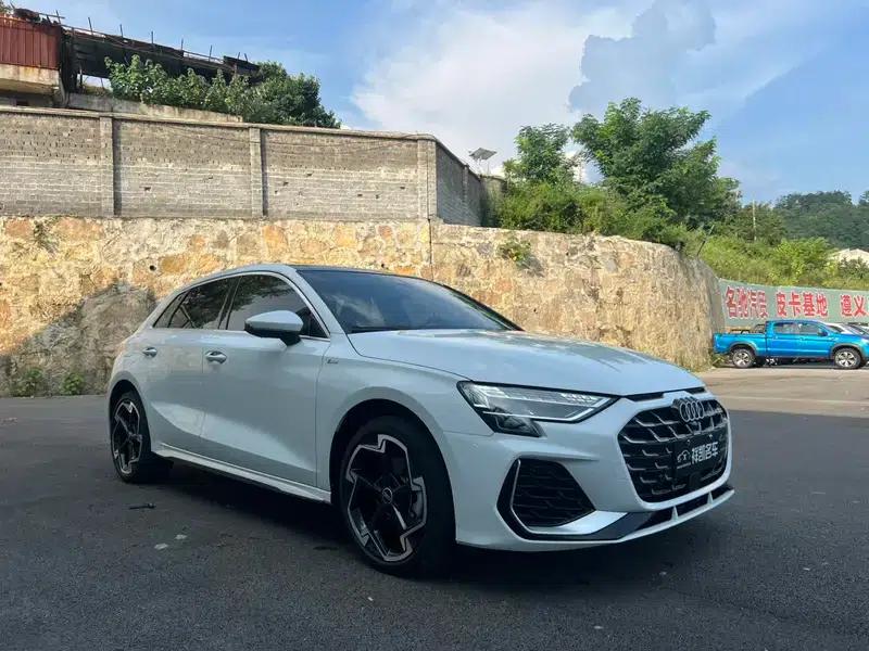 Audi A3 2026 Sportback 35 TFSI Flying Spur Luxury Edition — миниатюра 3