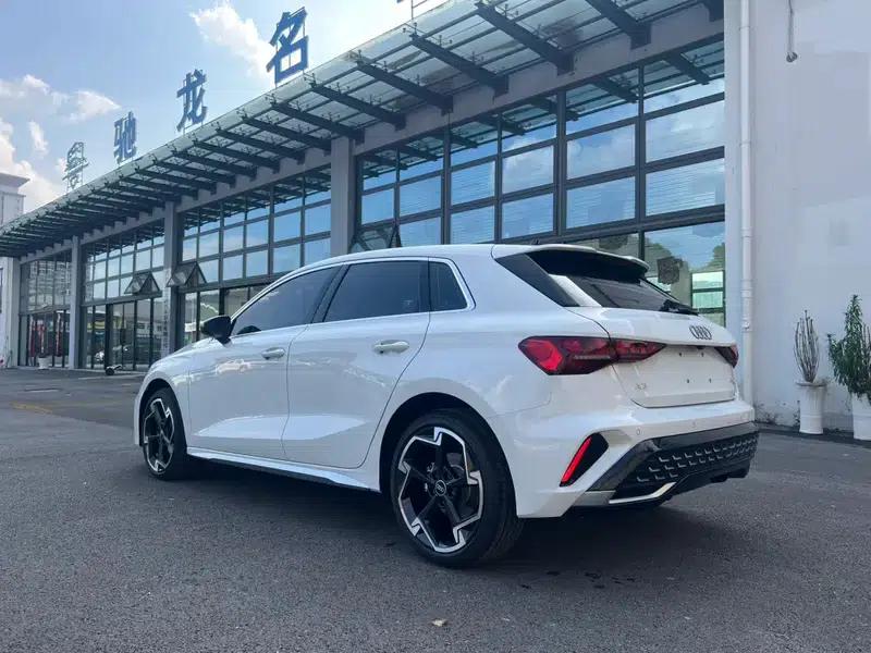 Audi A3 2026 Sportback 35 TFSI Flying Spur Luxury Edition — миниатюра 4