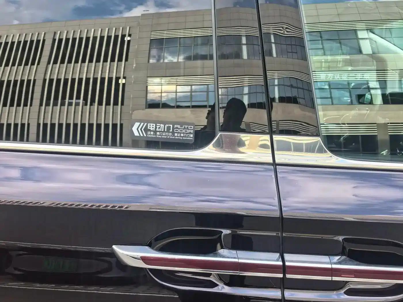 Hongqi HQ9 PHEV 2024 2.0T AWD Luxury Edition — миниатюра 15