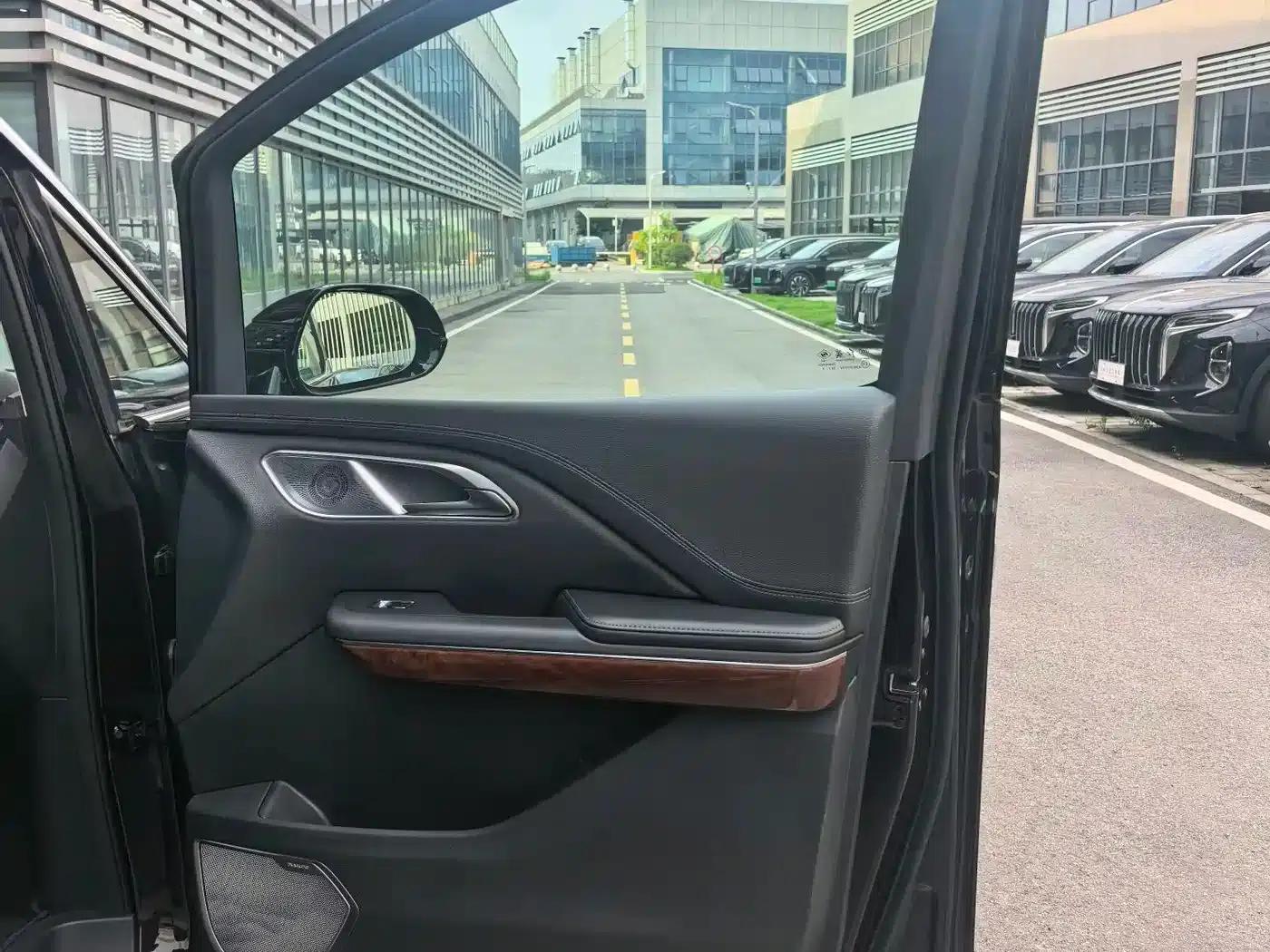 Hongqi HQ9 PHEV 2024 2.0T AWD Luxury Edition — миниатюра 6
