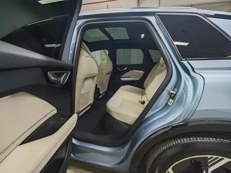 Audi Q4 e-tron 2022 40 e-tron First Edition — миниатюра 18