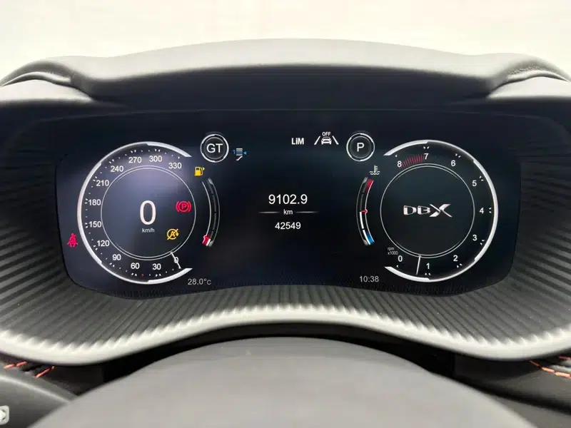 Aston Martin DBX 2020 4.0T V8 — миниатюра 16