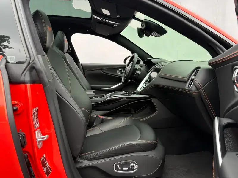 Aston Martin DBX 2020 4.0T V8 — миниатюра 23