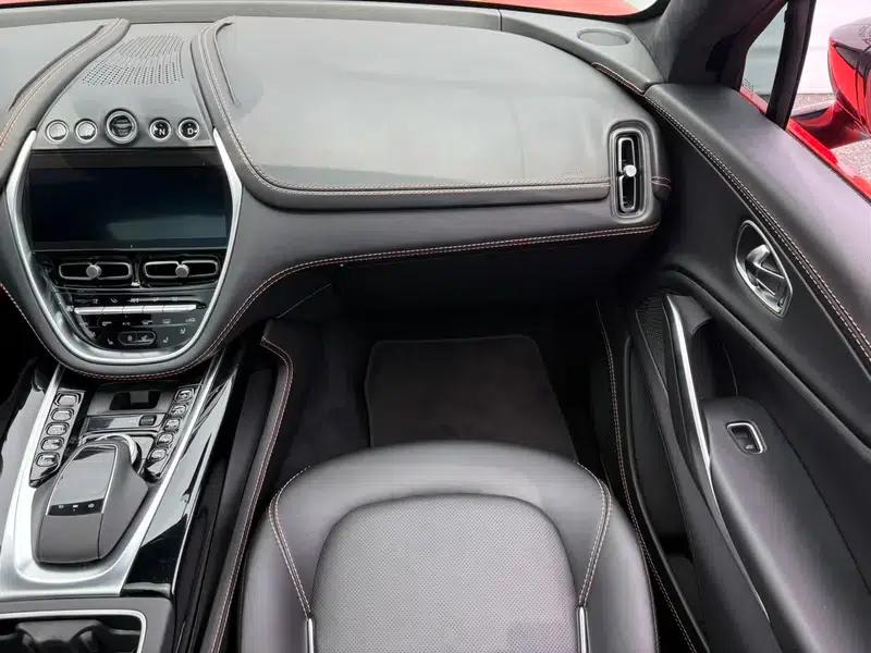 Aston Martin DBX 2020 4.0T V8 — миниатюра 8