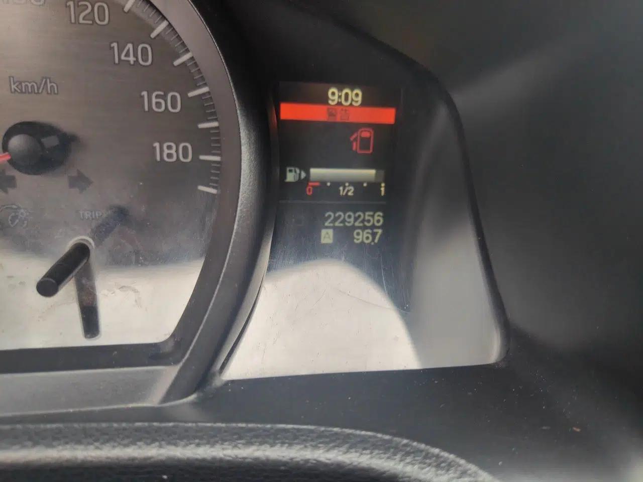 Nissan NV200 2011 1.6L 223 Seats Deluxe Version — миниатюра 12