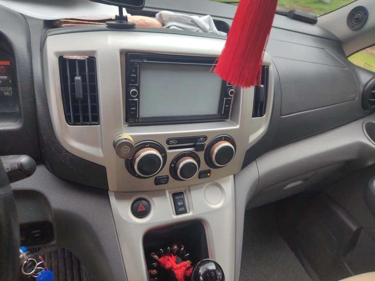 Nissan NV200 2011 1.6L 223 Seats Deluxe Version — миниатюра 13