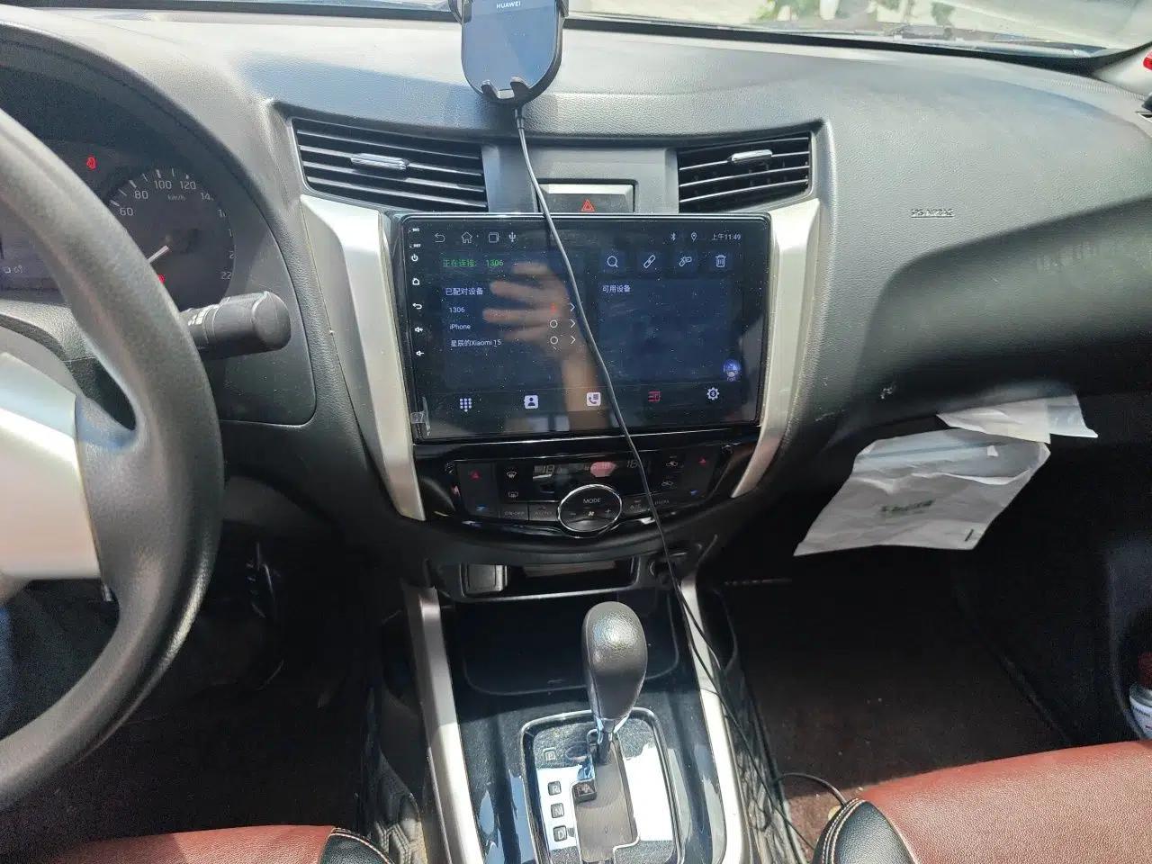 Nissan Navara 2017 2.5L Automatic 2WD Luxury Edition QR25 — миниатюра 13