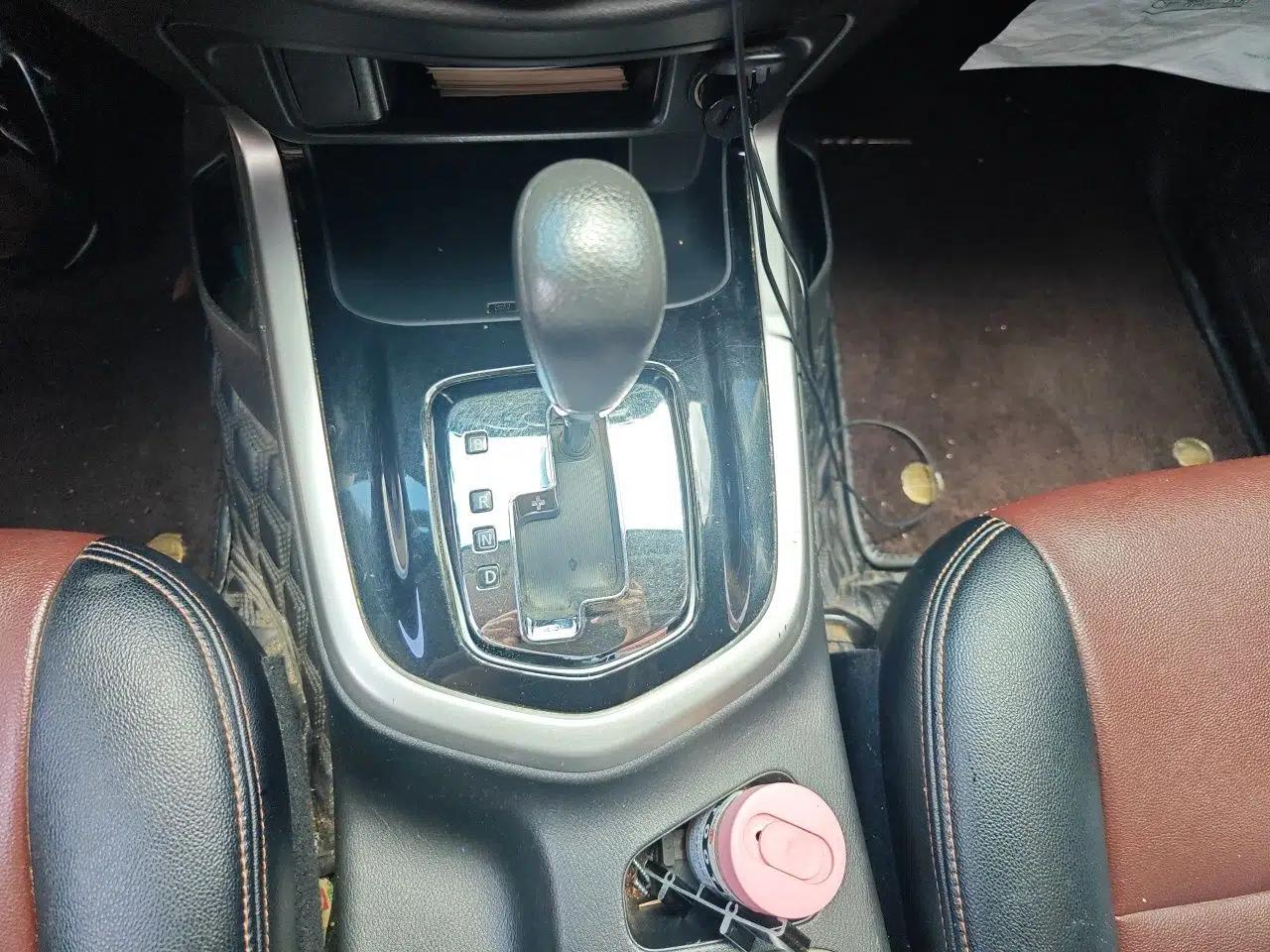 Nissan Navara 2017 2.5L Automatic 2WD Luxury Edition QR25 — миниатюра 14