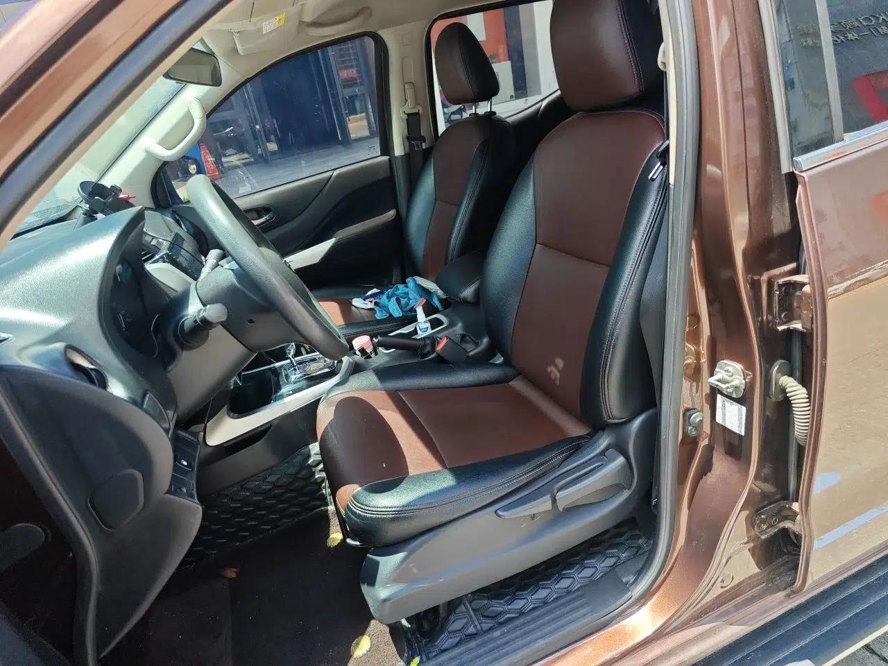 Nissan Navara 2017 2.5L Automatic 2WD Luxury Edition QR25 — миниатюра 15