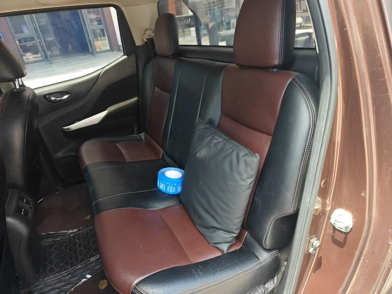 Nissan Navara 2017 2.5L Automatic 2WD Luxury Edition QR25 — миниатюра 17