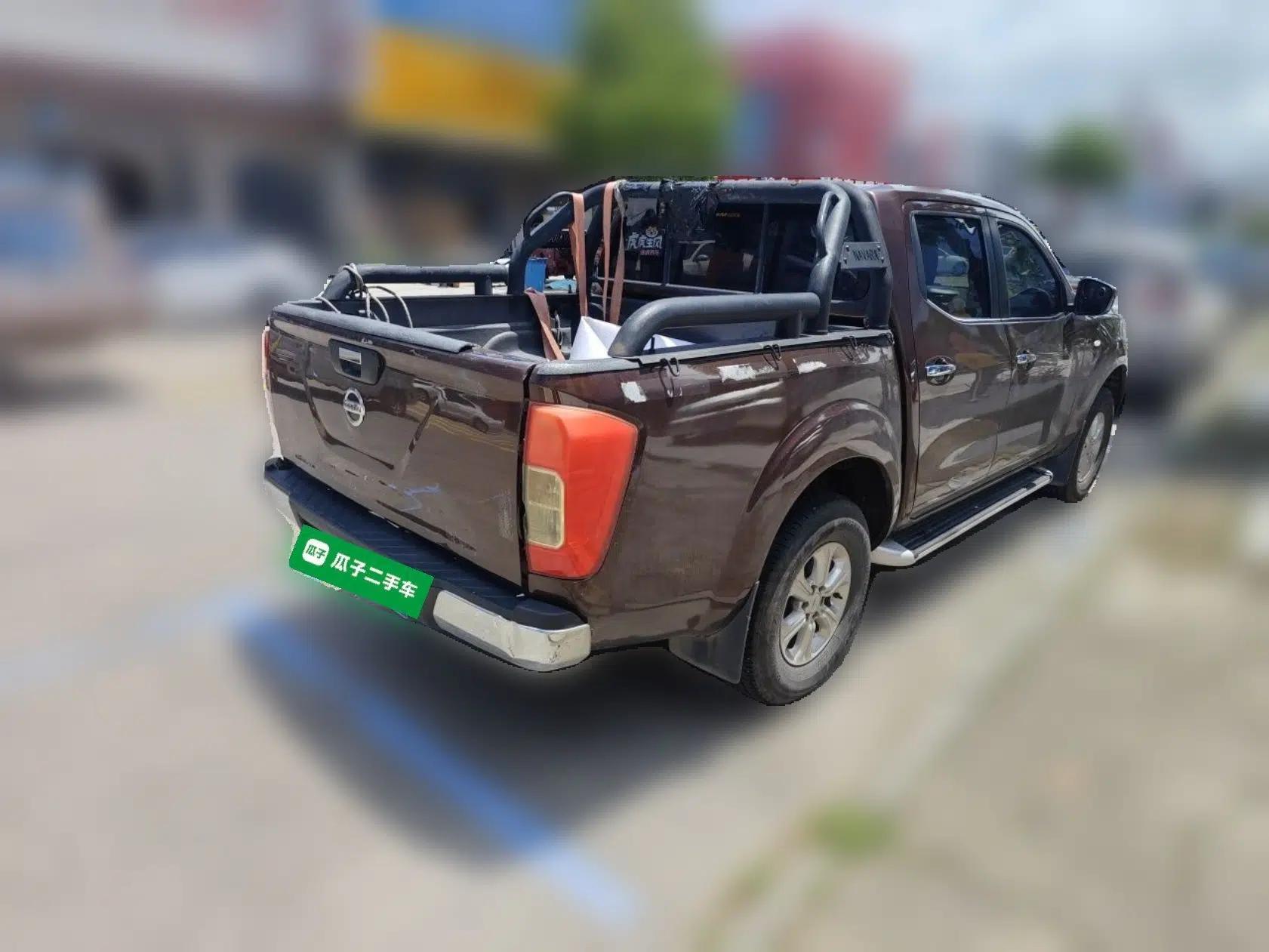 Nissan Navara 2017 2.5L Automatic 2WD Luxury Edition QR25 — миниатюра 6