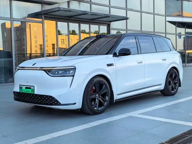 Wenjie M8 2025 Extended Range Ultra 5-Seat 4WD (192-line LiDAR) — миниатюра 1