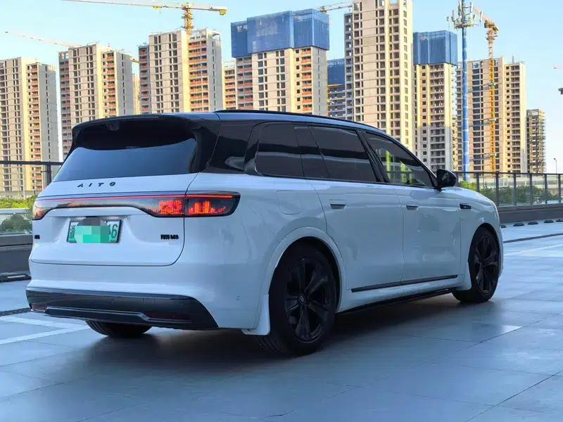 Wenjie M8 2025 Extended Range Ultra 5-Seat 4WD (192-line LiDAR) — миниатюра 12