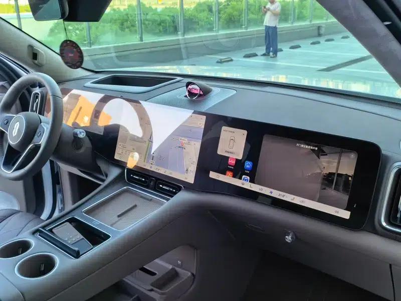 Wenjie M8 2025 Extended Range Ultra 5-Seat 4WD (192-line LiDAR) — миниатюра 13