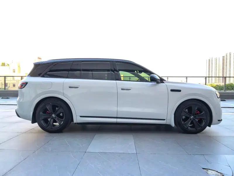 Wenjie M8 2025 Extended Range Ultra 5-Seat 4WD (192-line LiDAR) — миниатюра 8