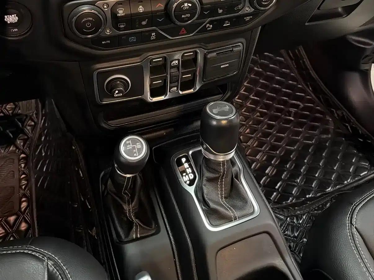 Jeep Wrangler New Energy 2021 Model 4-Door 2.0T 4xe Sahara First Edition — миниатюра 14