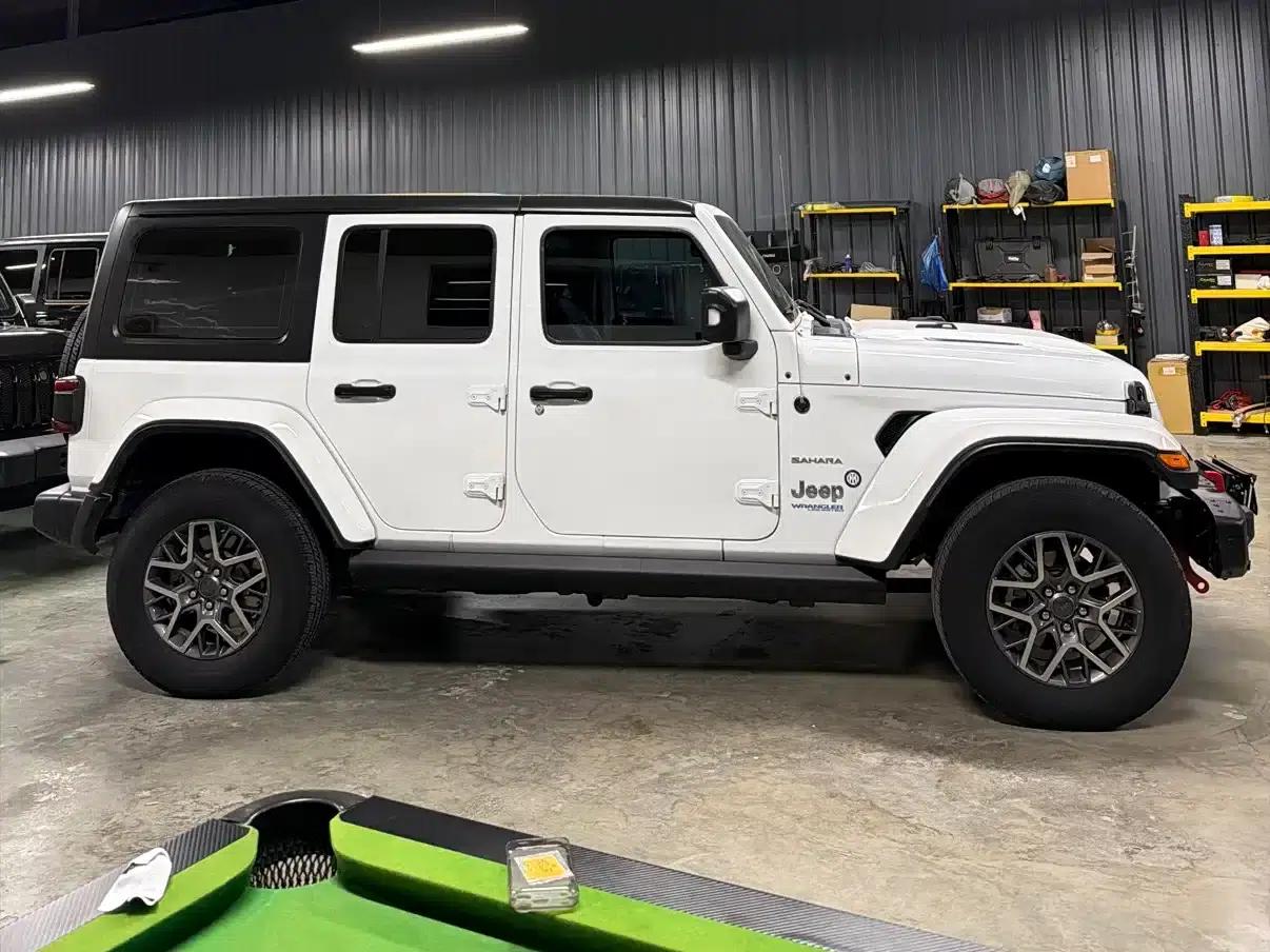 Jeep Wrangler New Energy 2021 Model 4-Door 2.0T 4xe Sahara First Edition — миниатюра 3
