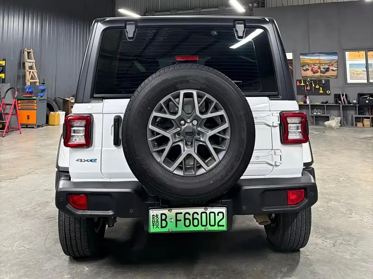 Jeep Wrangler New Energy 2021 Model 4-Door 2.0T 4xe Sahara First Edition — миниатюра 4