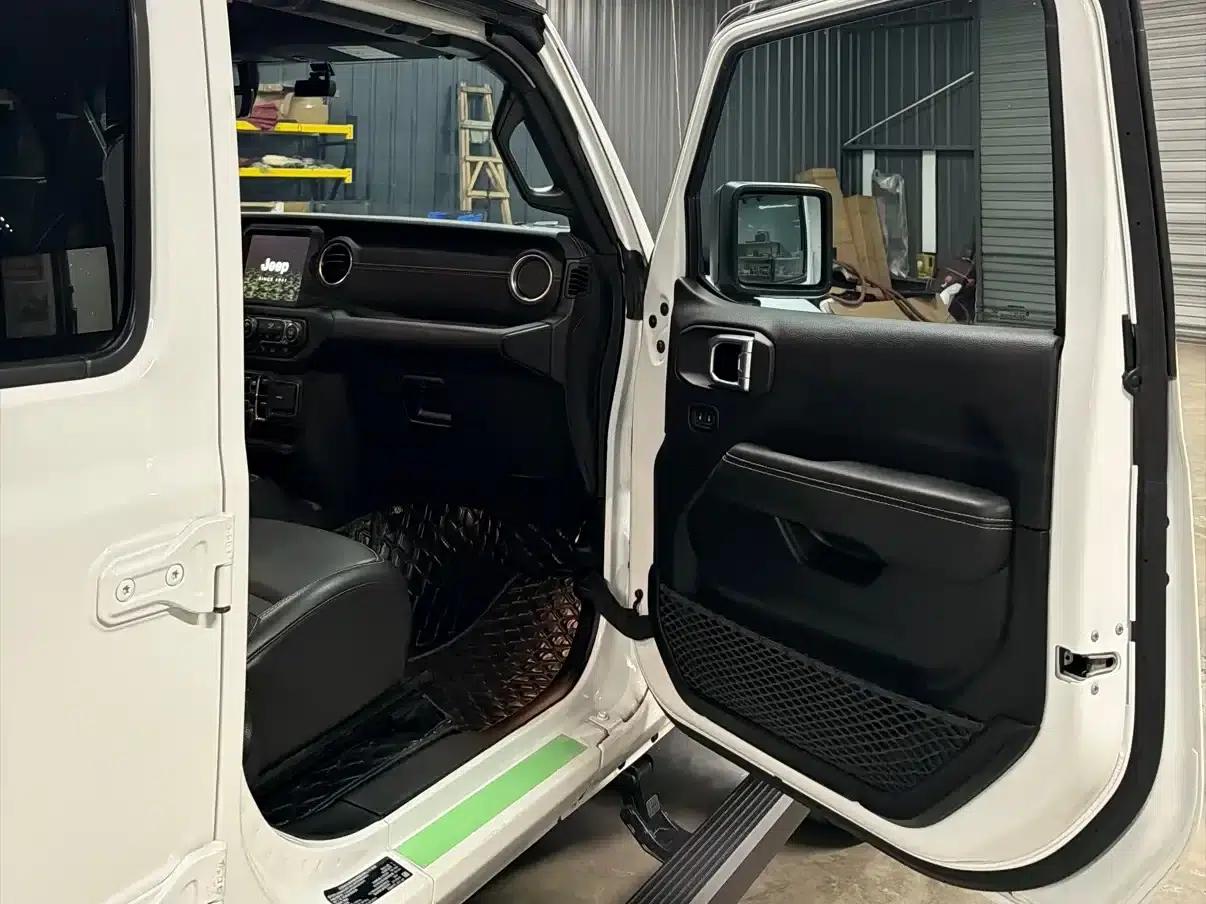 Jeep Wrangler New Energy 2021 Model 4-Door 2.0T 4xe Sahara First Edition — миниатюра 8