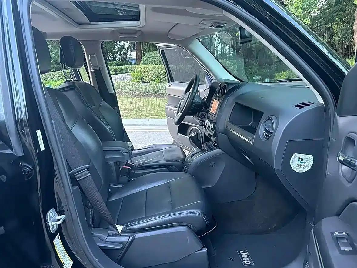 2014 Jeep Compass 2.4L Sport Edition — миниатюра 10