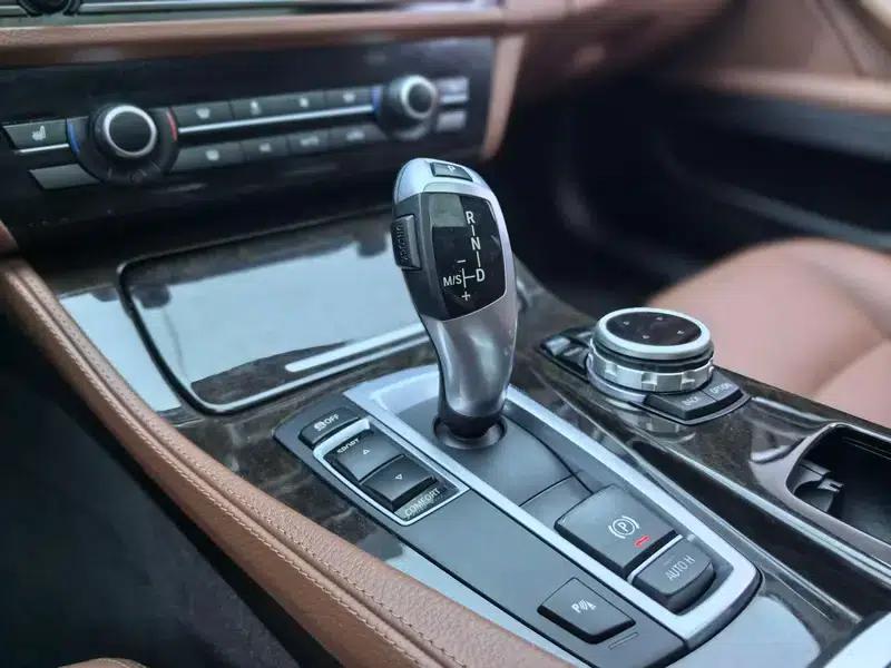 BMW 5 Series 2017 525Li Leading Edition — миниатюра 19