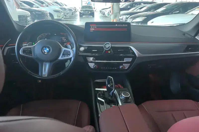 2022 BMW 5 Series Facelift 530Li Leading Edition M Sport Package — миниатюра 12