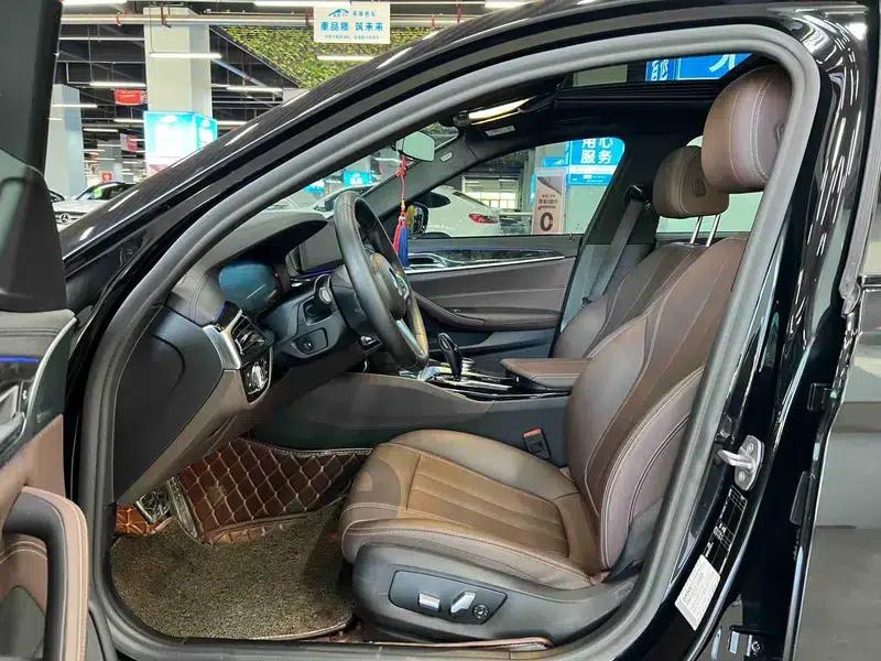 2019 BMW 5 Series 525Li M Sport Package — миниатюра 11