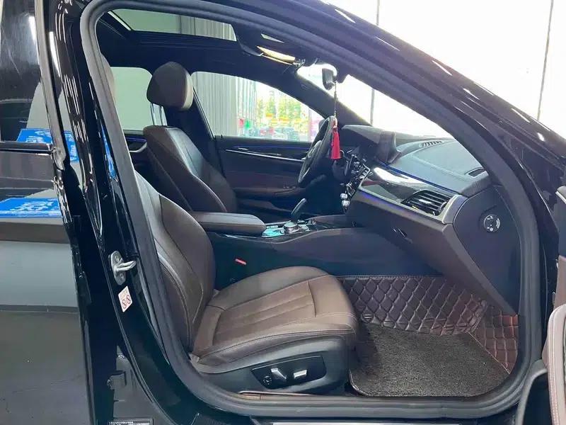 2019 BMW 5 Series 525Li M Sport Package — миниатюра 12