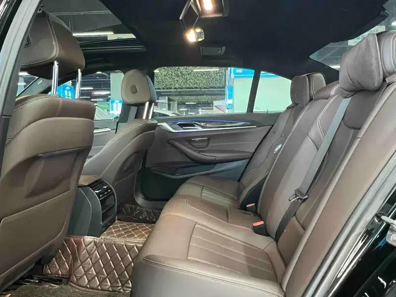2019 BMW 5 Series 525Li M Sport Package — миниатюра 13