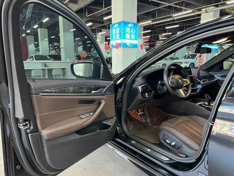 2019 BMW 5 Series 525Li M Sport Package — миниатюра 14