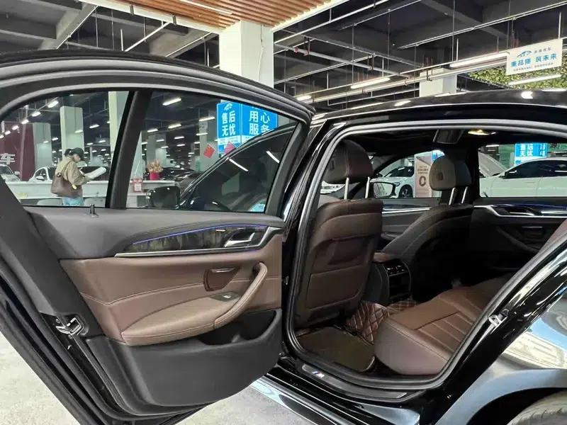 2019 BMW 5 Series 525Li M Sport Package — миниатюра 15