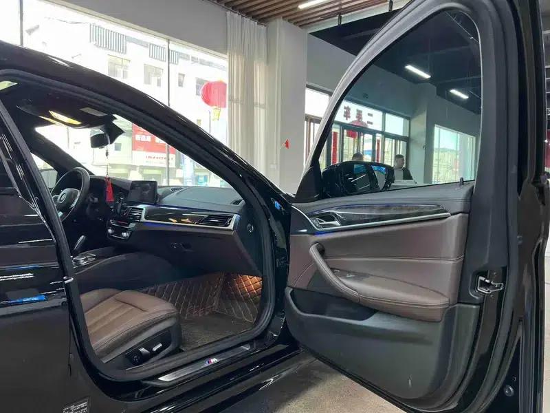 2019 BMW 5 Series 525Li M Sport Package — миниатюра 16