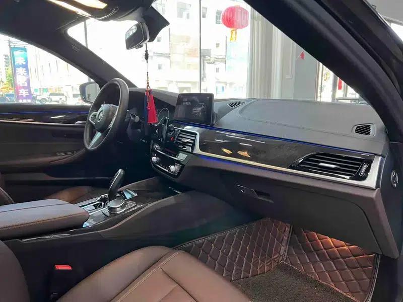 2019 BMW 5 Series 525Li M Sport Package — миниатюра 10