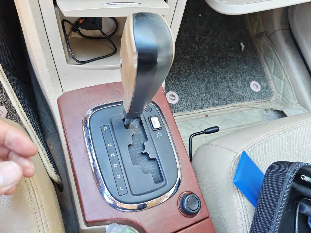 Roewe 350 2013 350C 1.5L Automatic Xunyue Edition — миниатюра 14