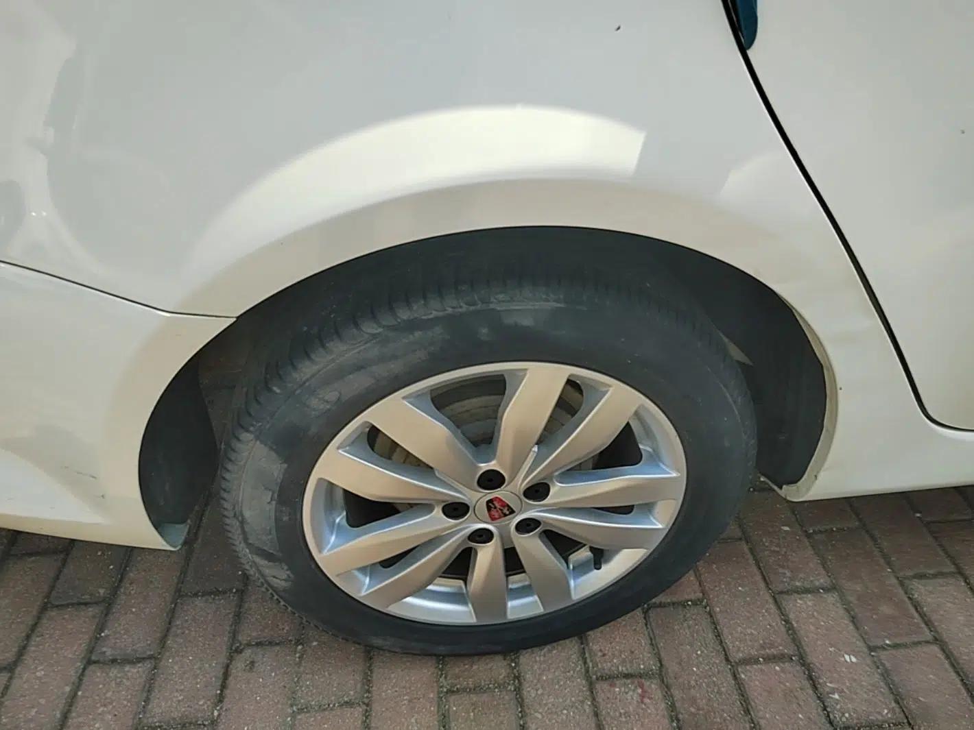 Roewe 350 2015 1.5L Manual Luxury Sunroof Edition — миниатюра 11