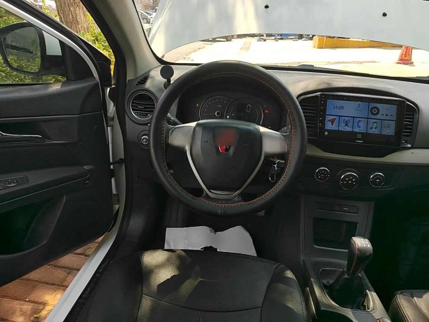Roewe 350 2015 1.5L Manual Luxury Sunroof Edition — миниатюра 13