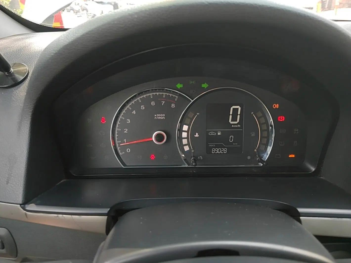 Roewe 350 2015 1.5L Manual Luxury Sunroof Edition — миниатюра 14