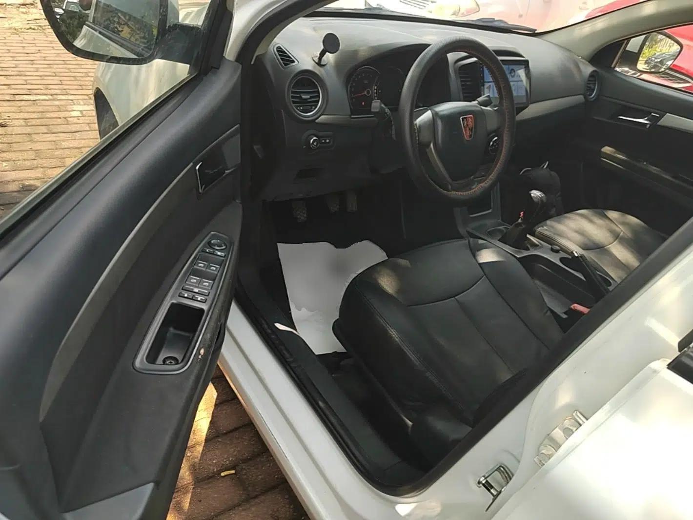Roewe 350 2015 1.5L Manual Luxury Sunroof Edition — миниатюра 18