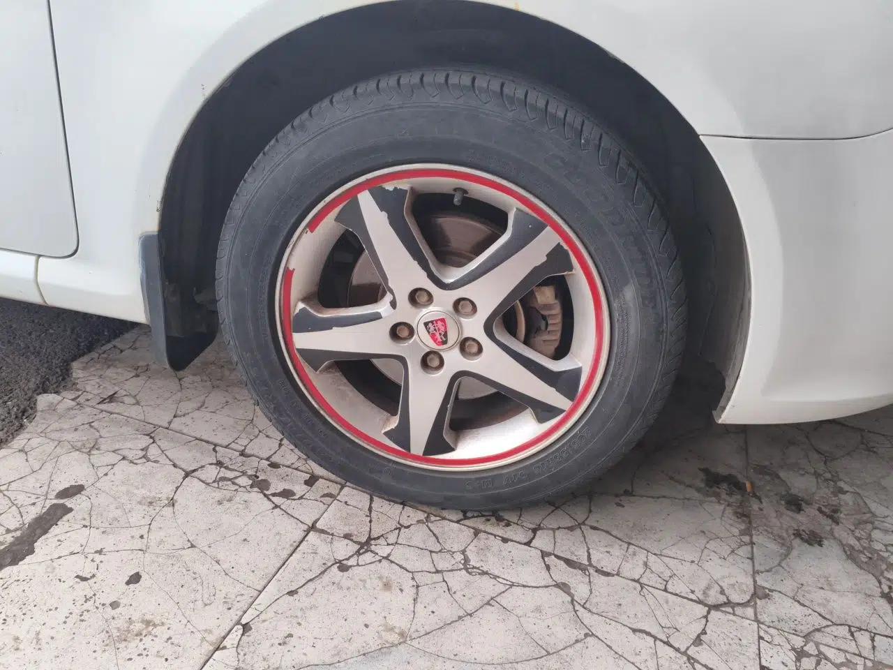 Roewe 350 2013 350C 1.5L Manual Swift Edition — миниатюра 8