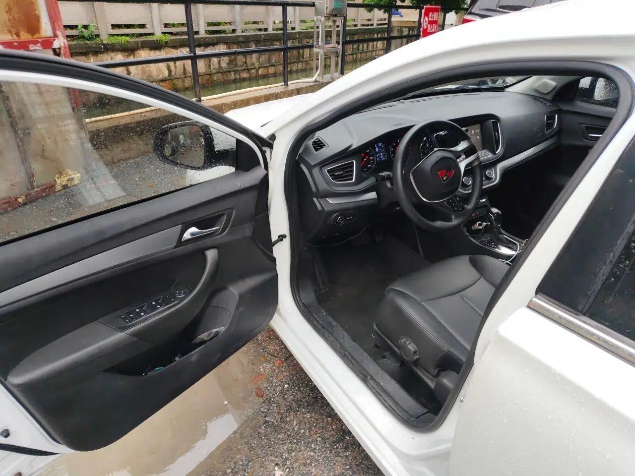 Roewe 360 2018 PLUS 1.5L Automatic Luxury Edition — миниатюра 19