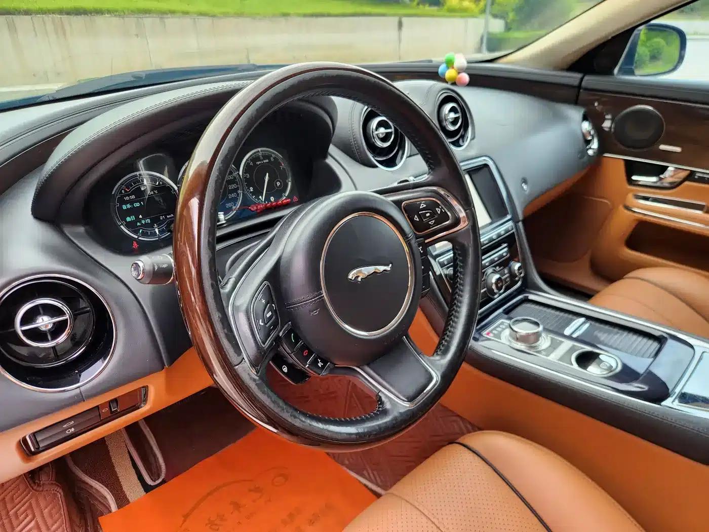 Jaguar XJ 2012 XJL 3.0 London Limited Edition — миниатюра 18
