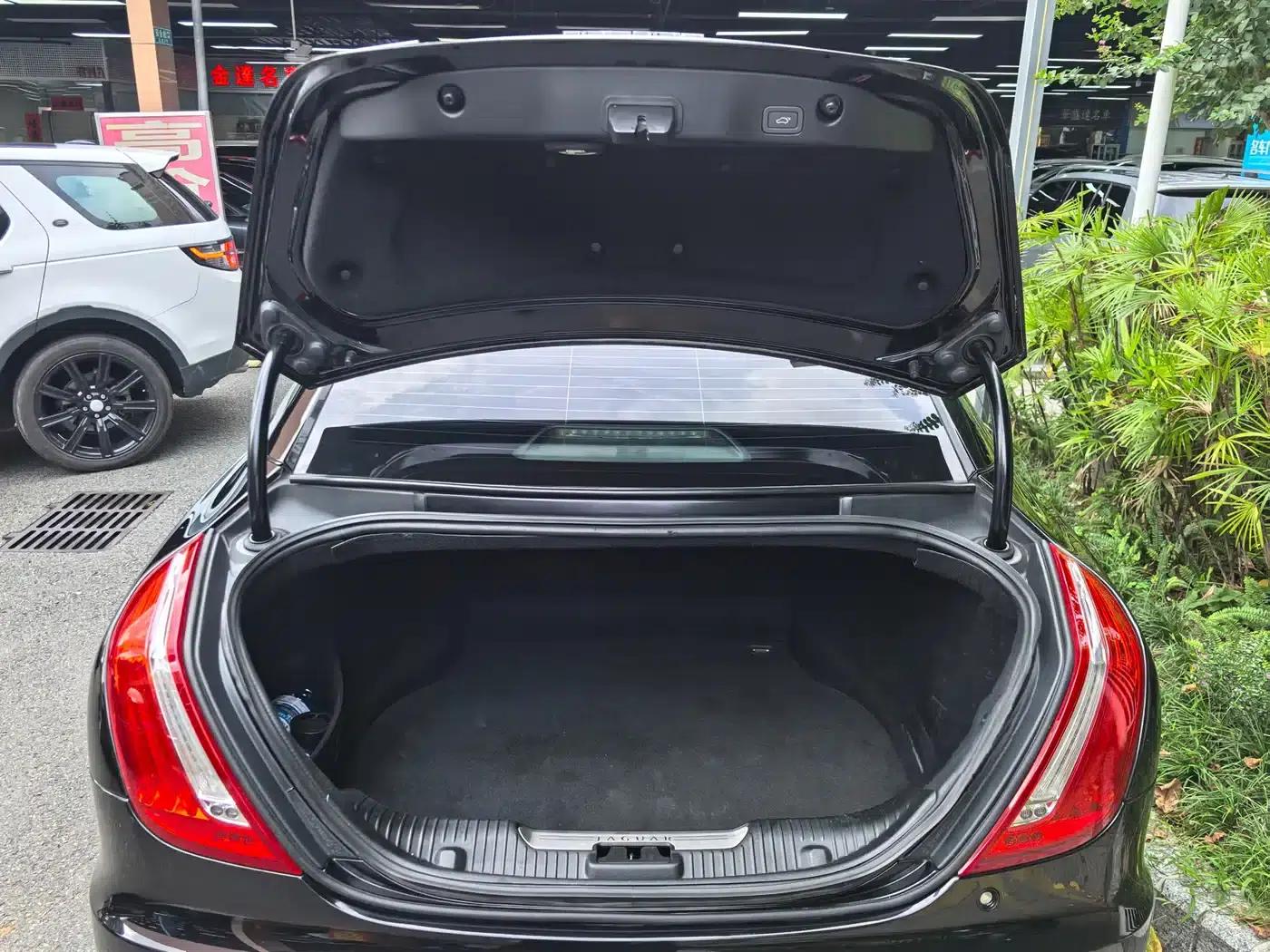 2013 Jaguar XJL 3.0 SC Cambridge Limited Edition — миниатюра 2