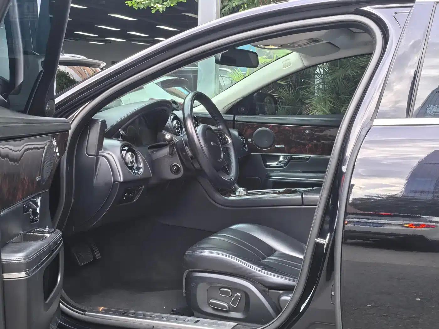 2013 Jaguar XJL 3.0 SC Cambridge Limited Edition — миниатюра 14
