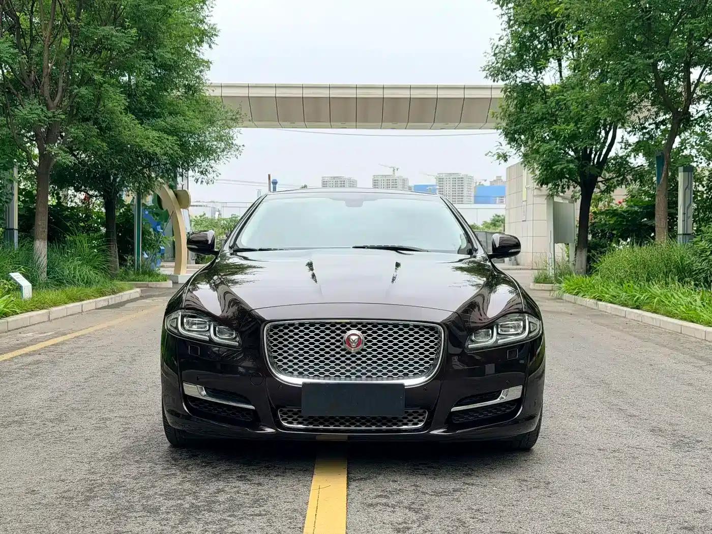Jaguar XJ 2016 XJL 2.0T 2WD Elegant Business Edition — миниатюра 2