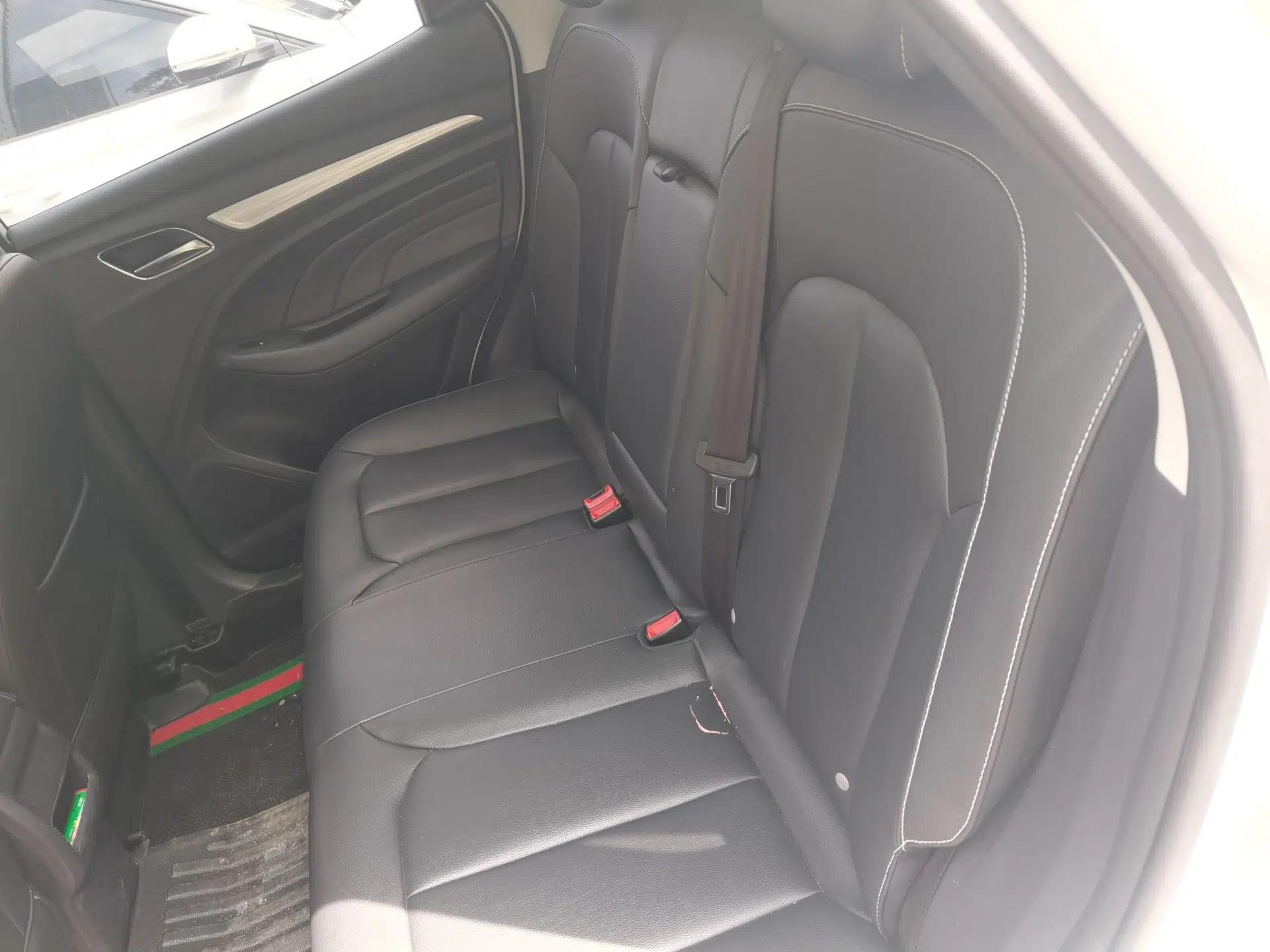 Roewe RX3 2018 1.6L CVT Internet Smart Edition — миниатюра 17