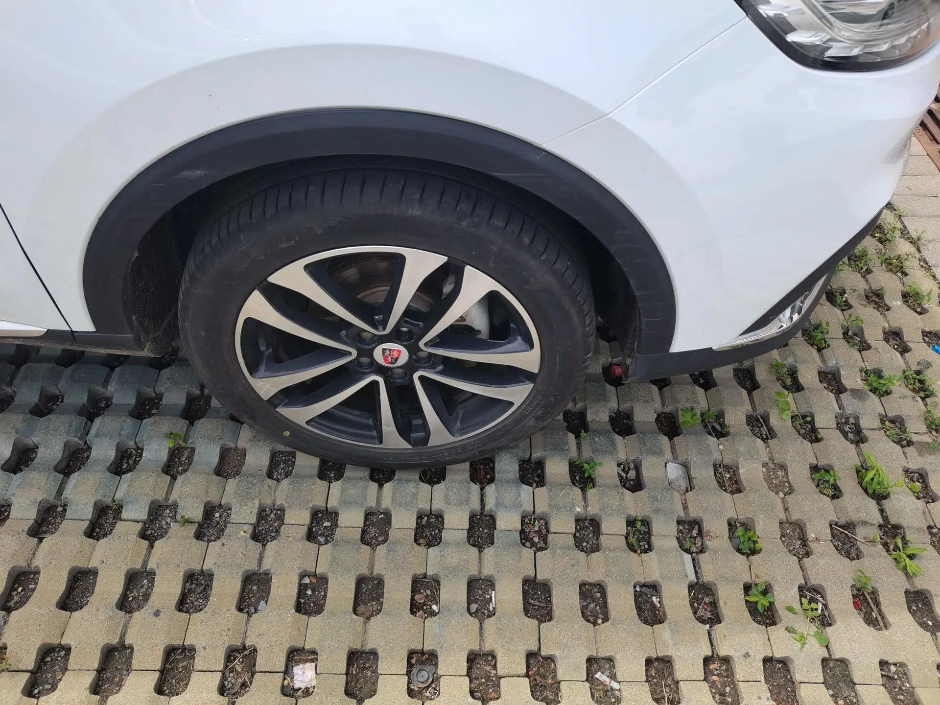 Roewe RX3 2018 1.6L CVT Internet Smart Edition — миниатюра 8