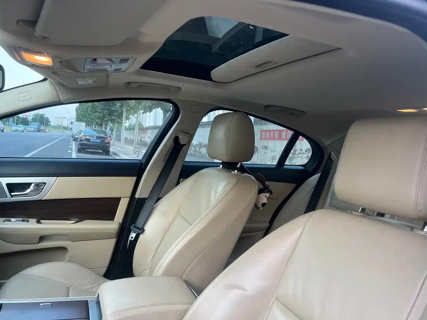 2014 Jaguar XF 2.0T Elegance Edition — миниатюра 4