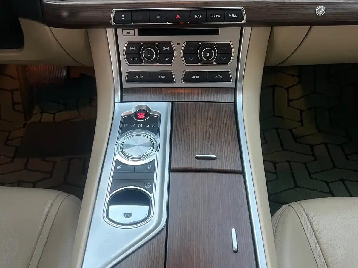 2014 Jaguar XF 2.0T Elegance Edition — миниатюра 7
