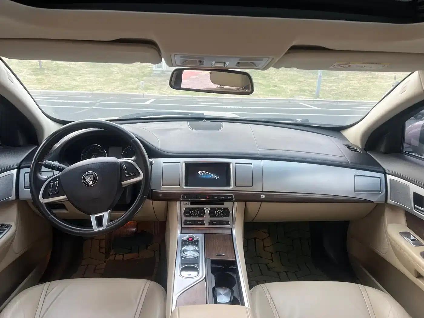 2014 Jaguar XF 2.0T Elegance Edition — миниатюра 8